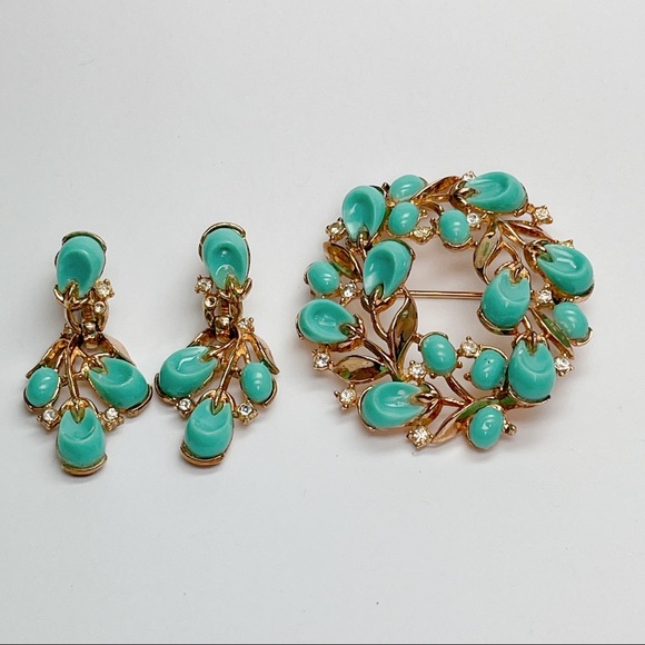 Vintage Crown Trifari Turquoise Brooch & Earrings